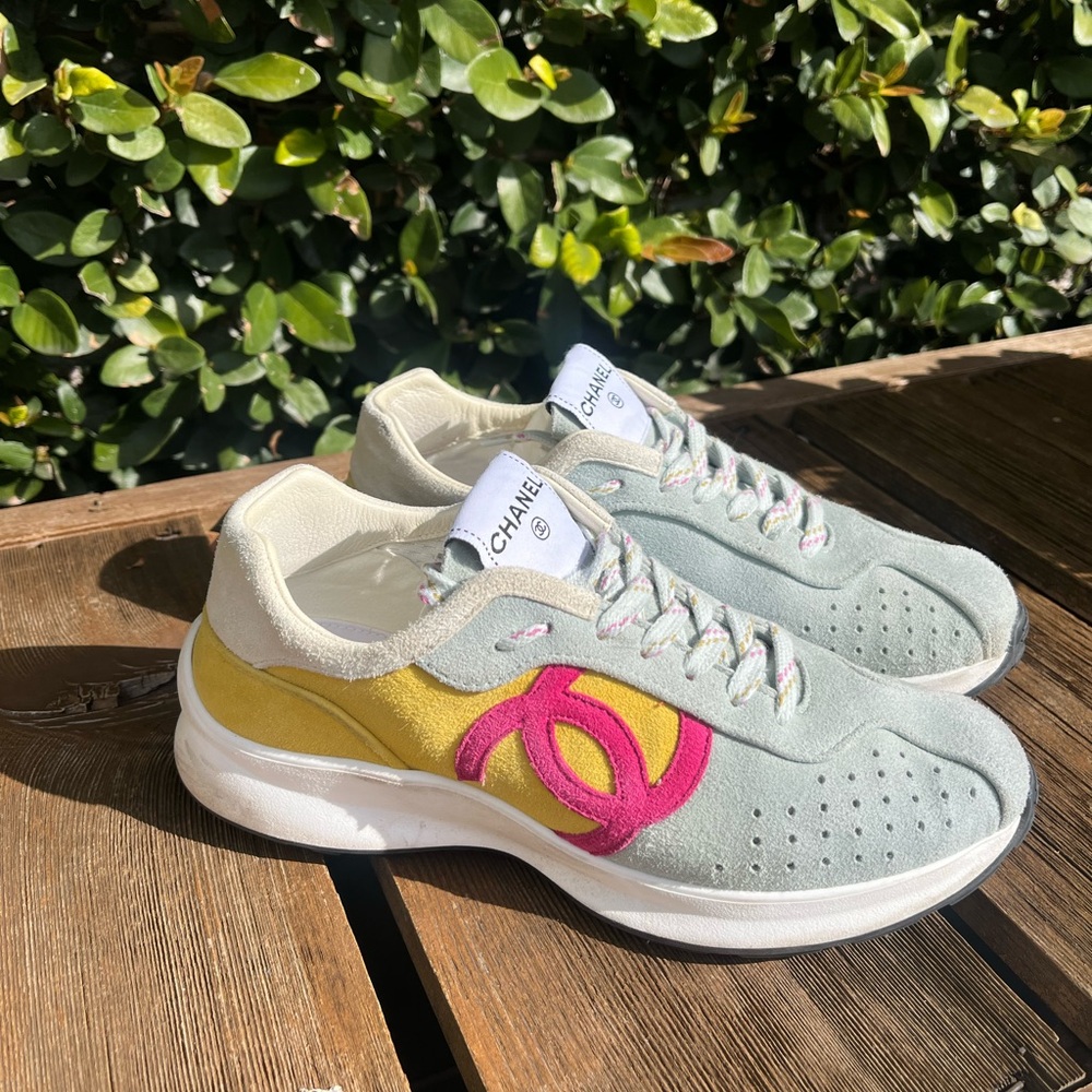 Chanel  Sneakers Vibrant Style